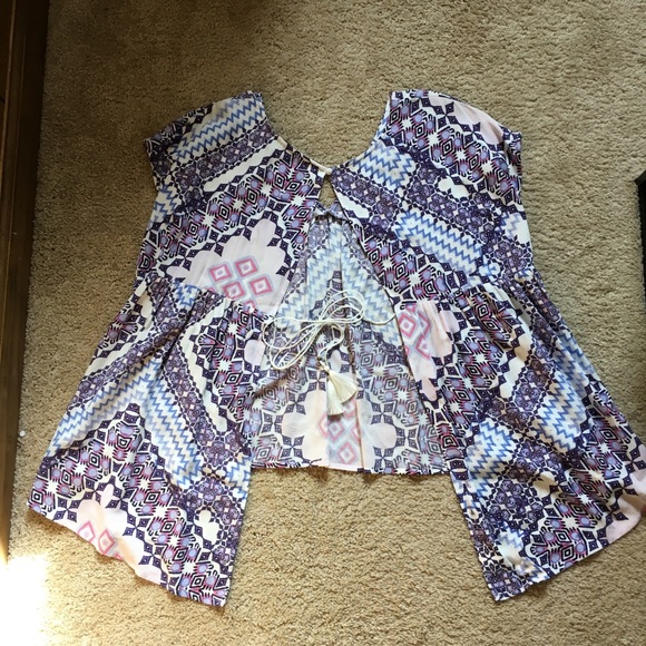 Express Patterned  top with open back - Picture 5 of 8